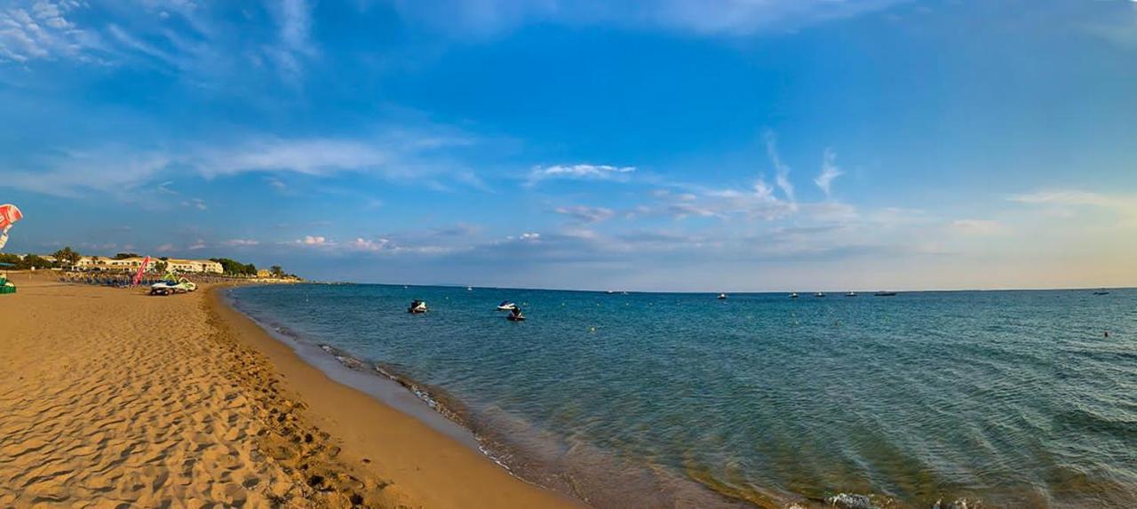 Aris Seaside Issos Beach Agios Georgios  Eksteriør billede